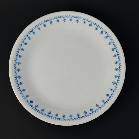 Corelle Snowflake Blue Garland Dessert Plates Lot of 3 Vintage Bread Butter - Picture 2 of 3